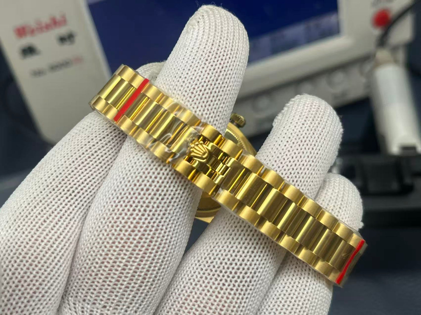 LADY -Yellow gold -Rhinestone bezel- Yellow 904L Steel - cal.2671 -Automatic - 31mm
