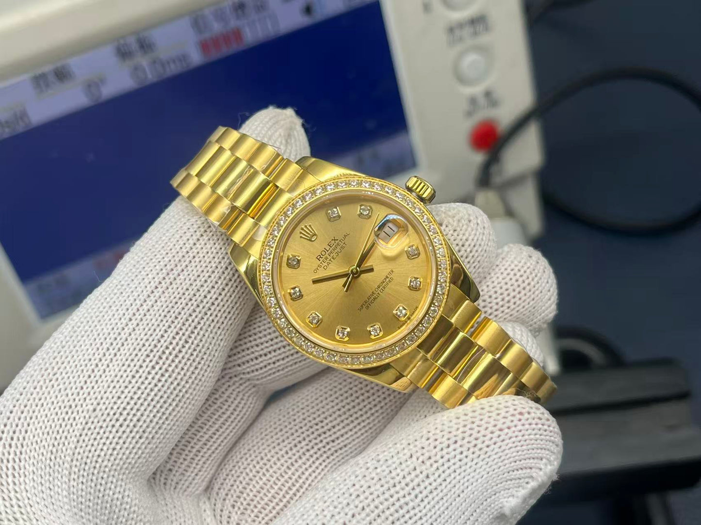 LADY -Yellow gold -Rhinestone bezel- Yellow 904L Steel - cal.2671 -Automatic - 31mm