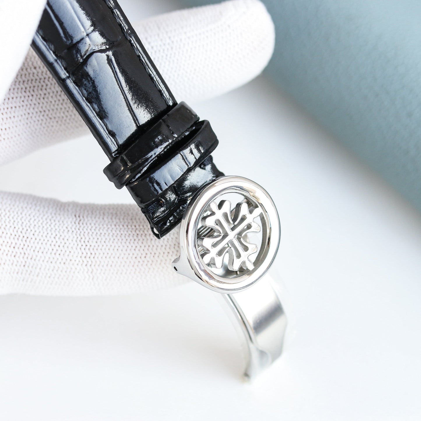 Silver -White 904L Silver - Black Leather - Automatic - 42mm
