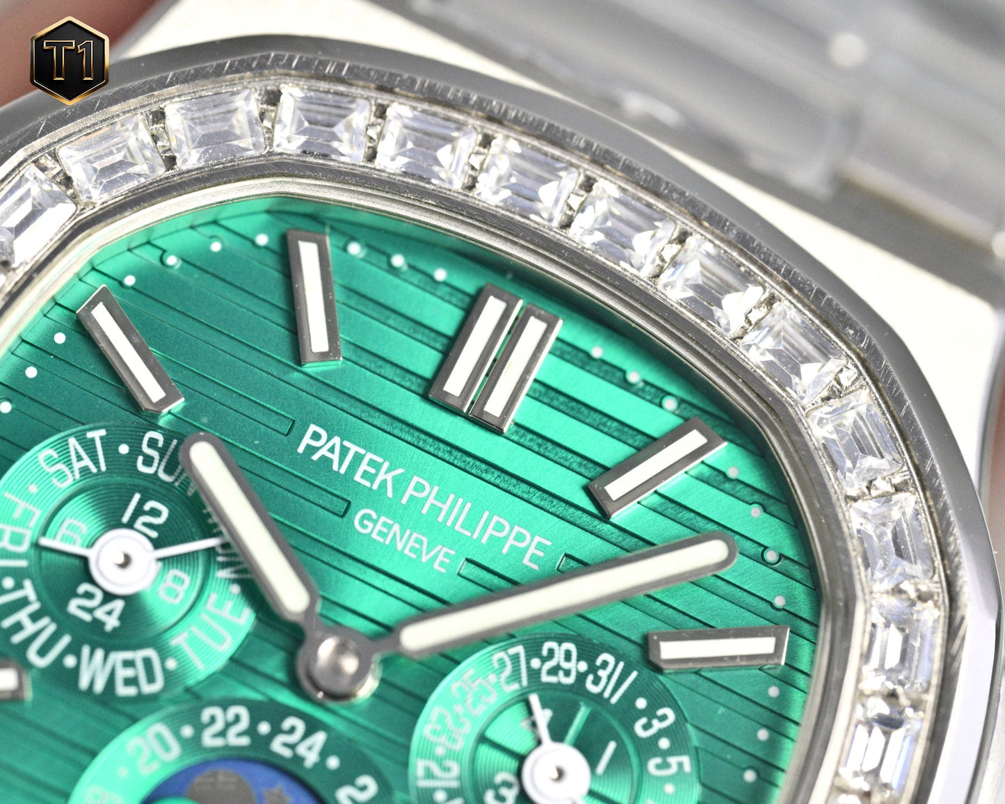 Green Silver -Rhinestone bezel- Silver 904L Steel - Automatic 240- 40mm