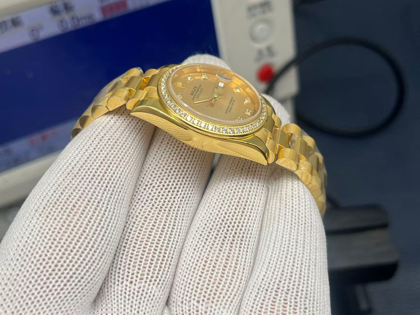 LADY -Yellow gold -Rhinestone bezel- Yellow 904L Steel - cal.2671 -Automatic - 31mm