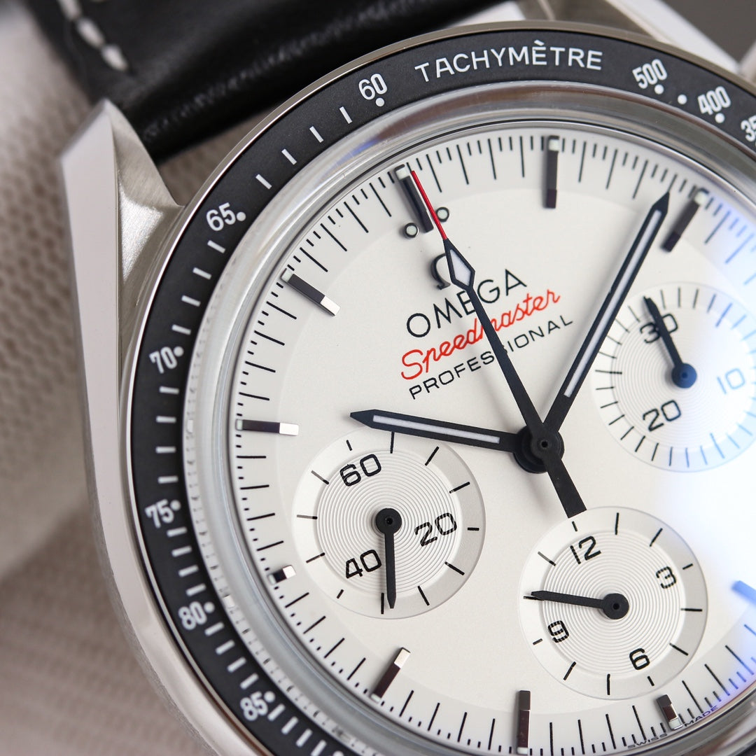 Chronograph -310.30.42.50.04.001 - White - Black Leather- Manual winding - 42mm